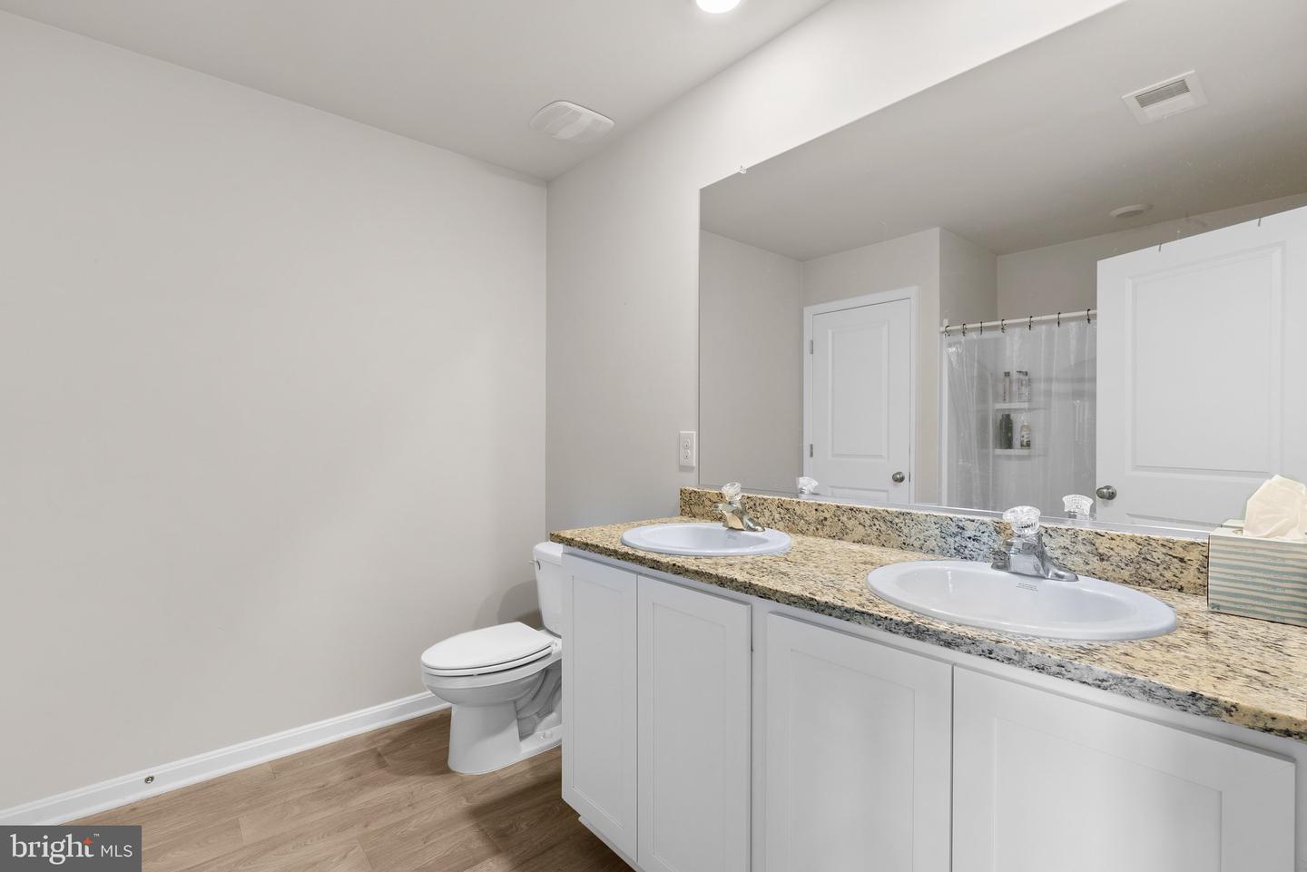 25 E FAIRFAX STREET