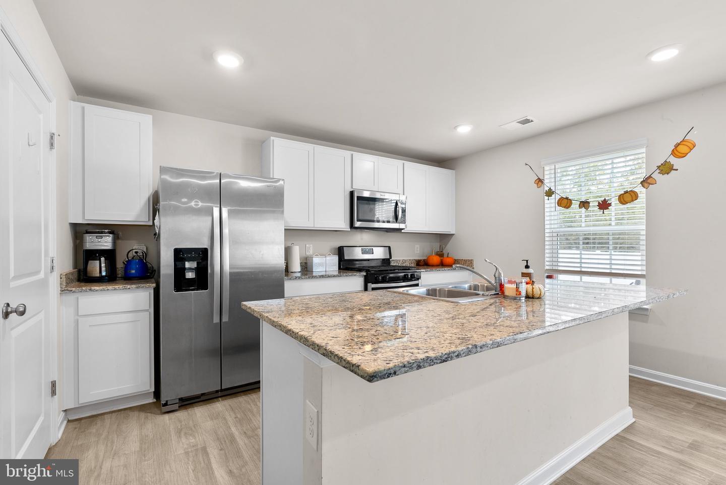 25 E FAIRFAX STREET