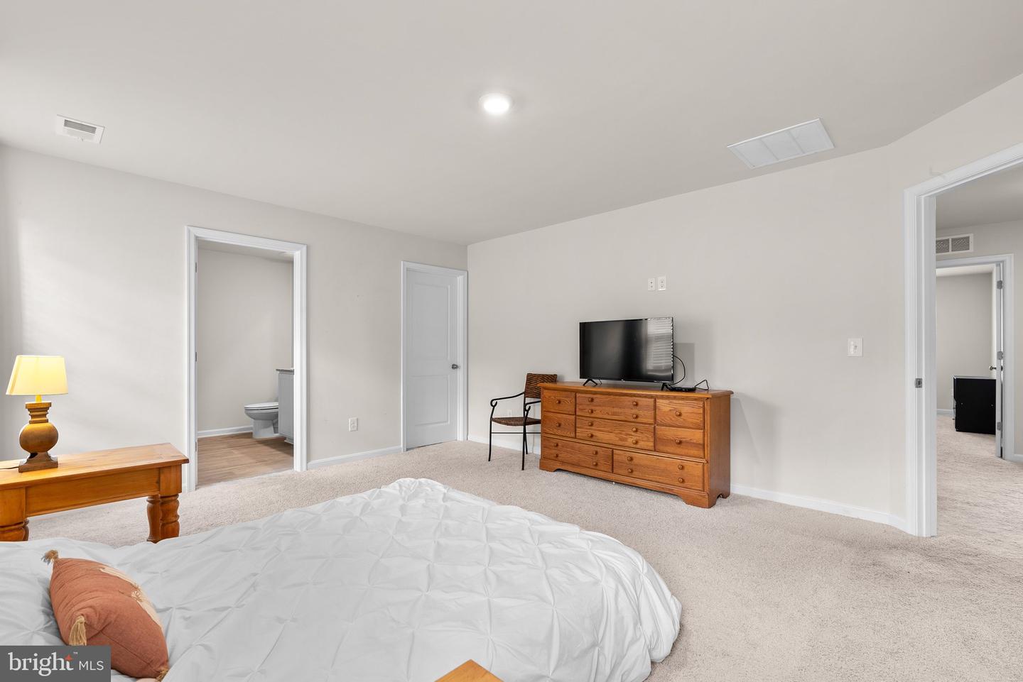 25 E FAIRFAX STREET