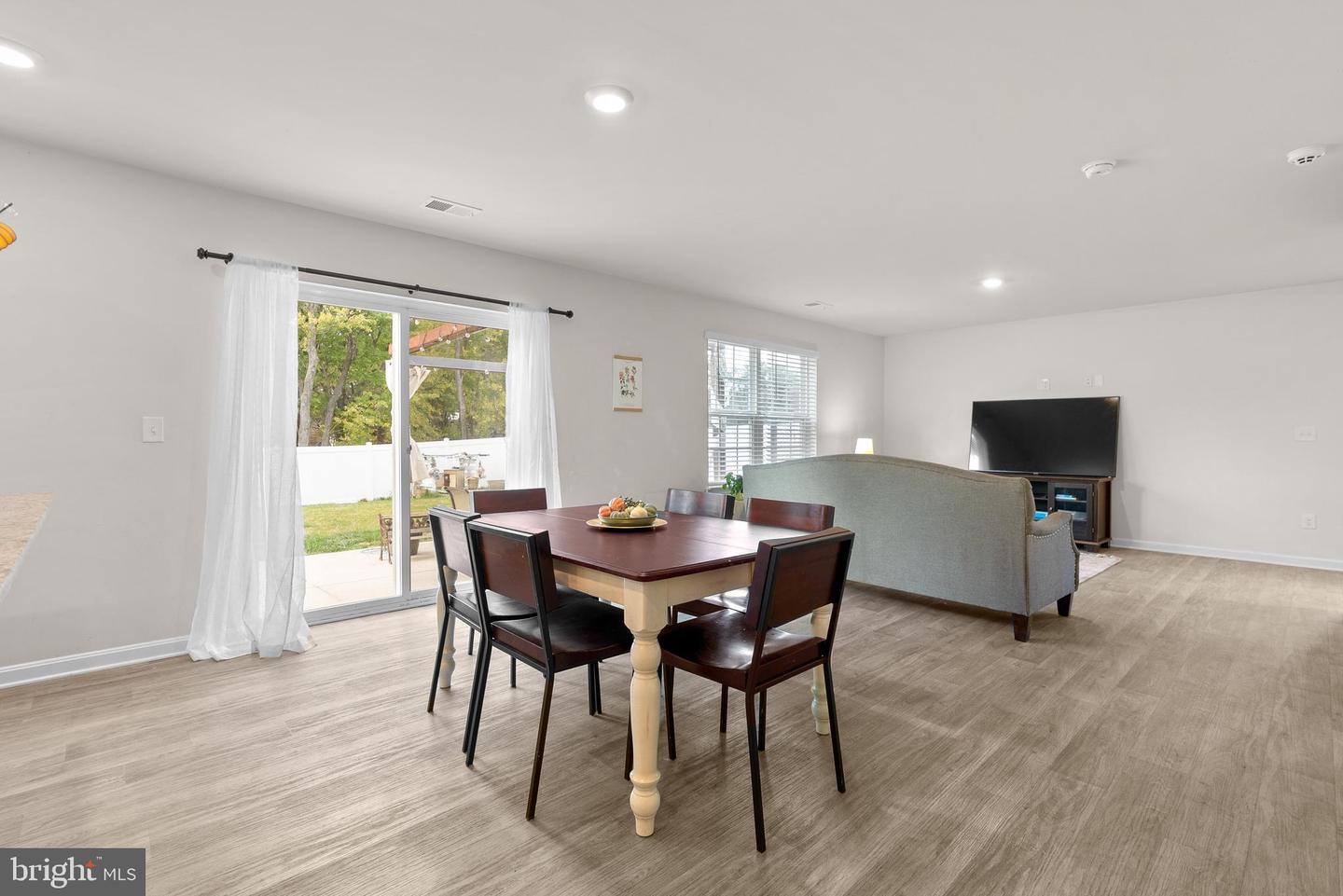 25 E FAIRFAX STREET