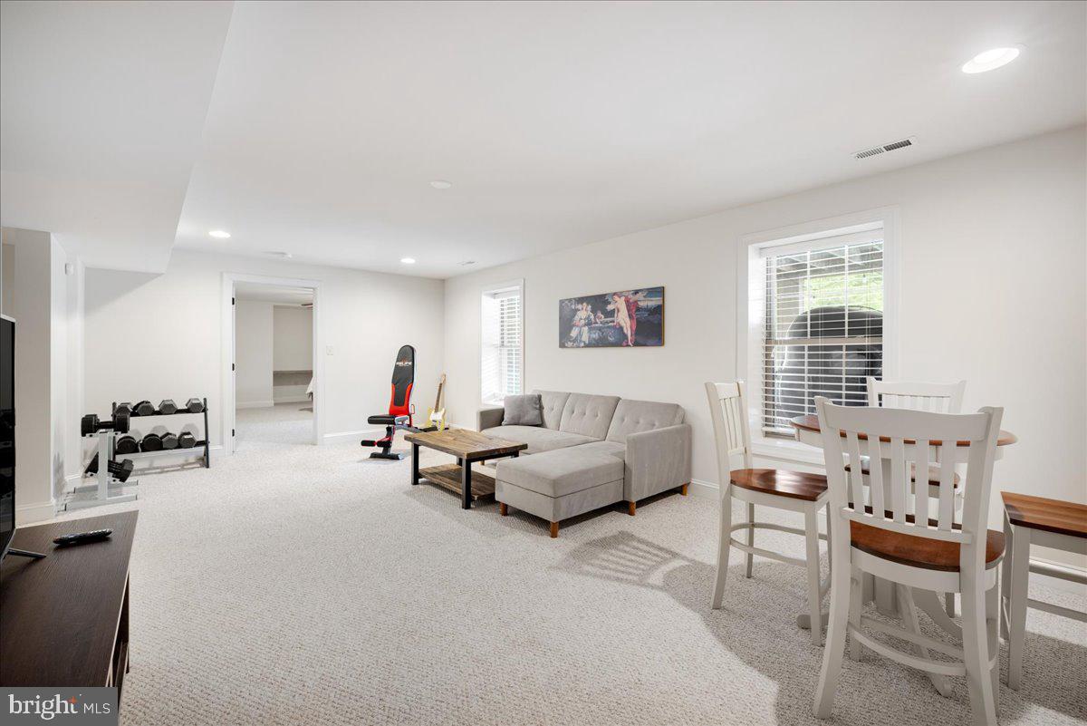 237 Tyson Dr