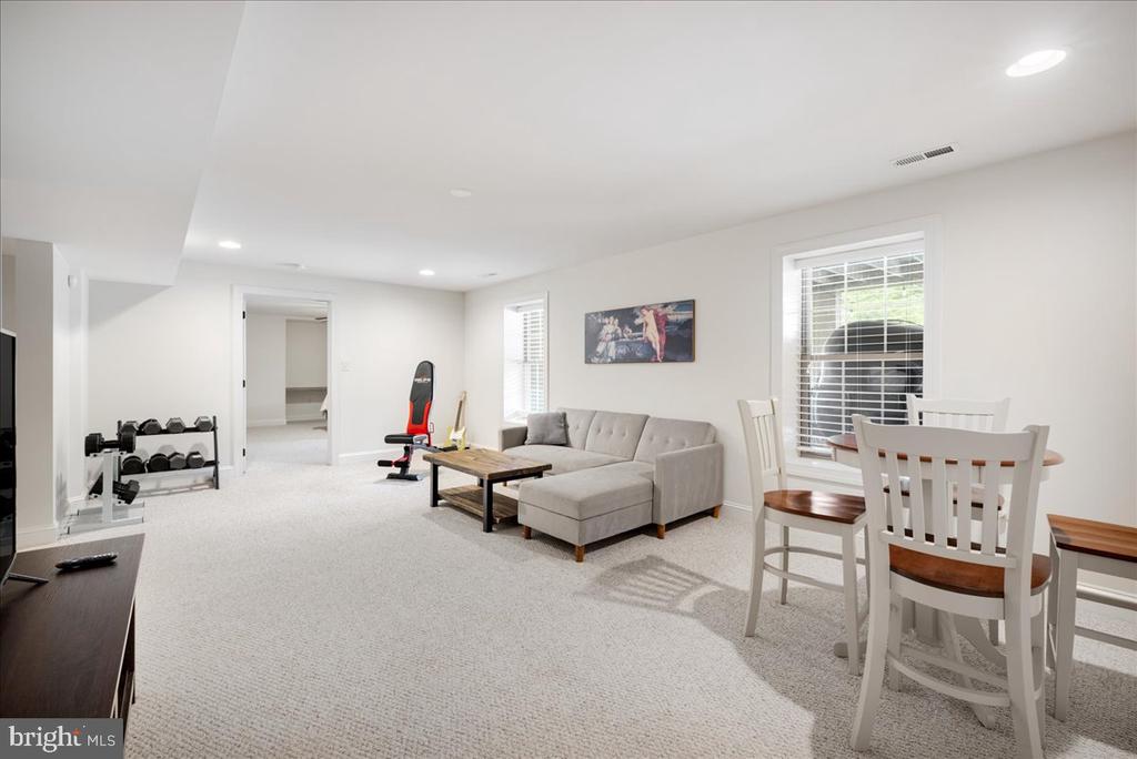 237 Tyson Dr