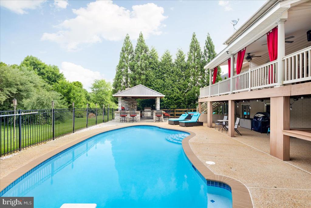 237 Tyson Dr