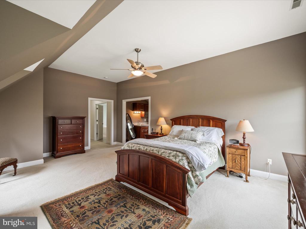112 Tyson Dr