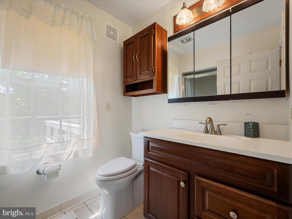 1105 Bishop Meade Rd