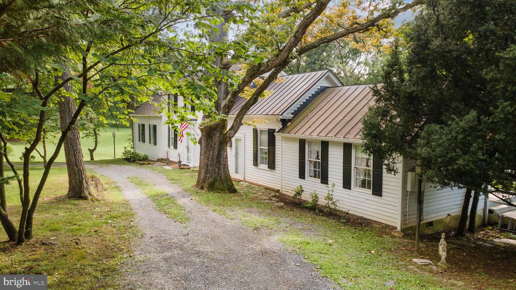 1105 Bishop Meade Rd