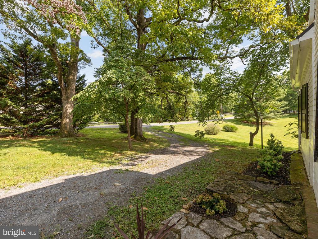 1105 Bishop Meade Rd