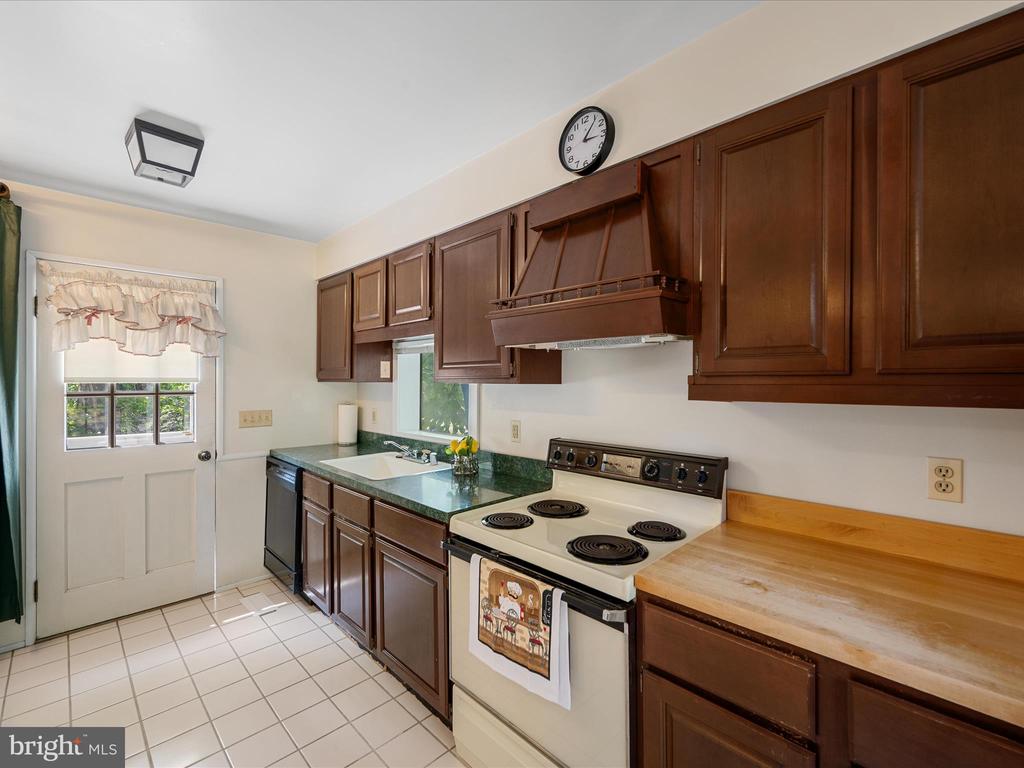1105 Bishop Meade Rd