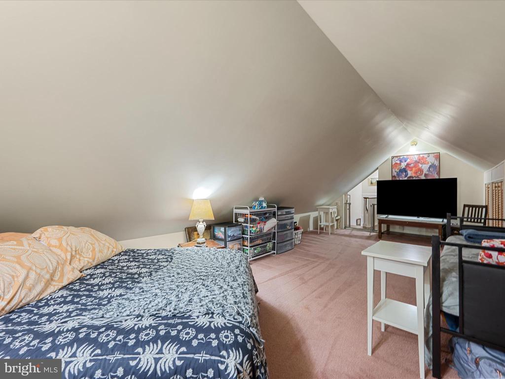 1105 Bishop Meade Rd
