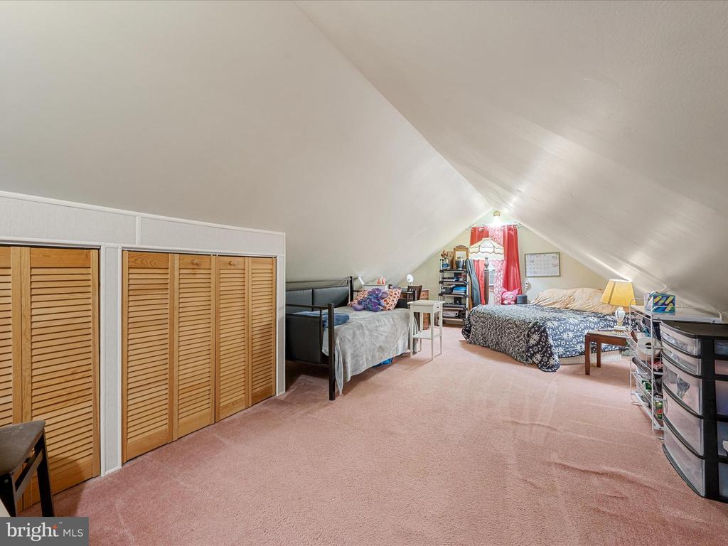 1105 Bishop Meade Rd