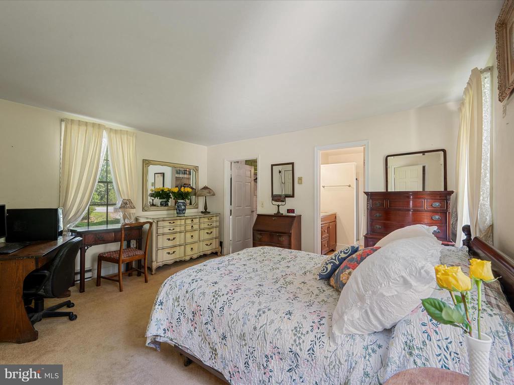 1105 Bishop Meade Rd