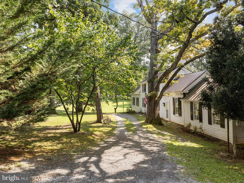 1105 Bishop Meade Rd