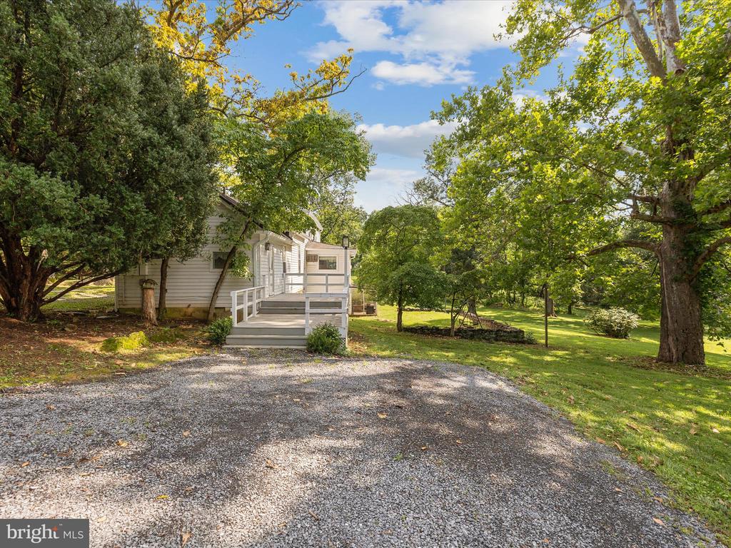 1105 Bishop Meade Rd