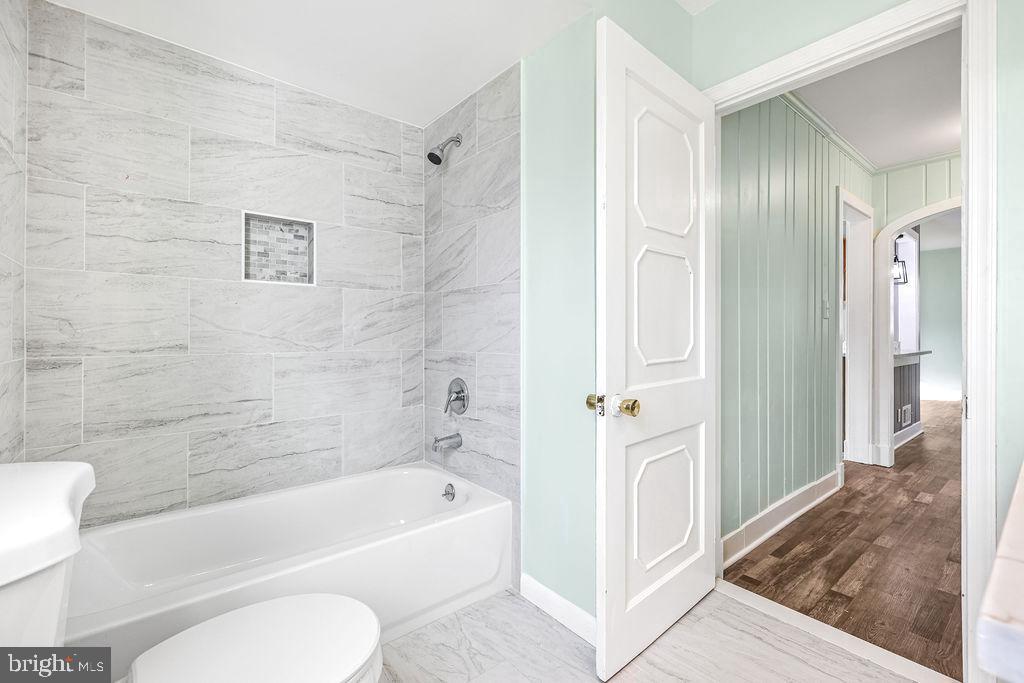 201 N GREENWAY AVENUE