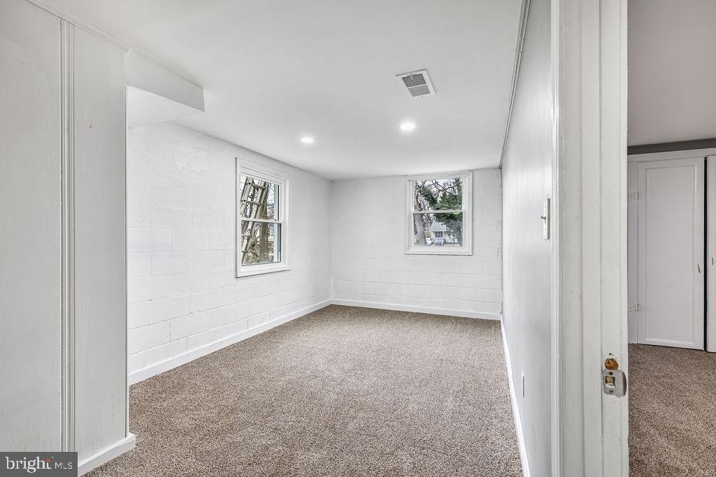 201 N GREENWAY AVENUE