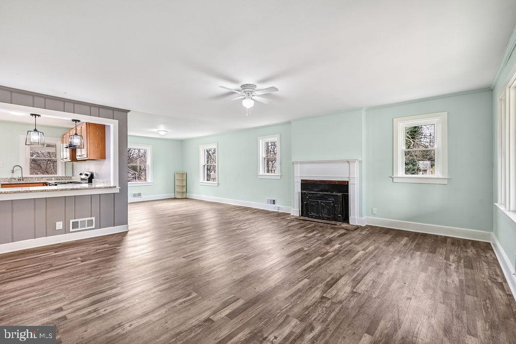 201 N GREENWAY AVENUE