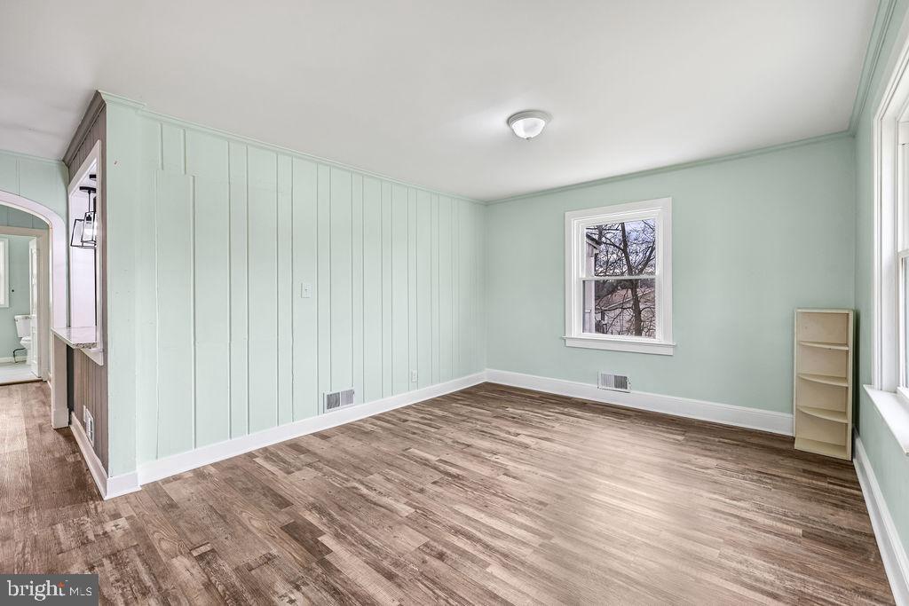 201 N GREENWAY AVENUE