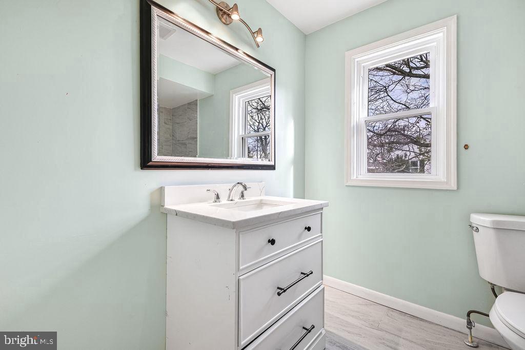 201 N GREENWAY AVENUE