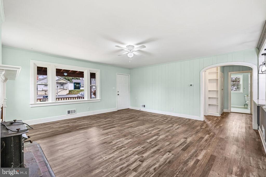 201 N GREENWAY AVENUE