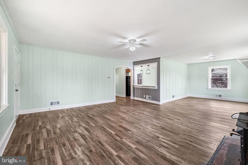 201 N GREENWAY AVENUE