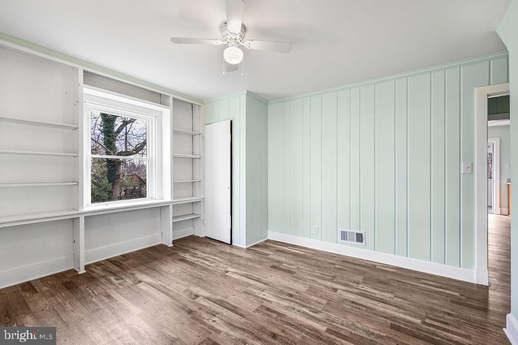 201 N GREENWAY AVENUE