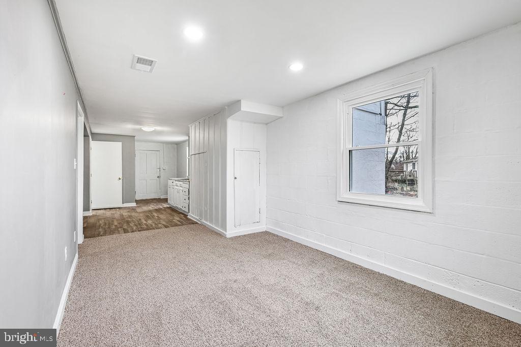 201 N GREENWAY AVENUE