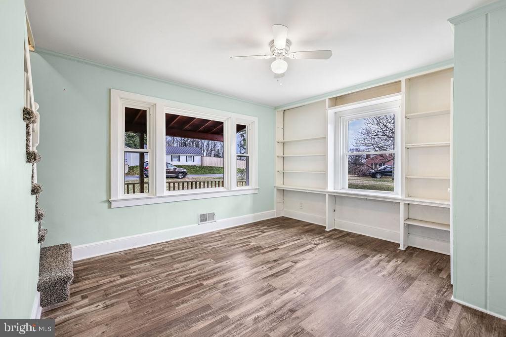 201 N GREENWAY AVENUE