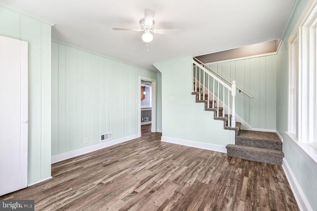 201 N GREENWAY AVENUE