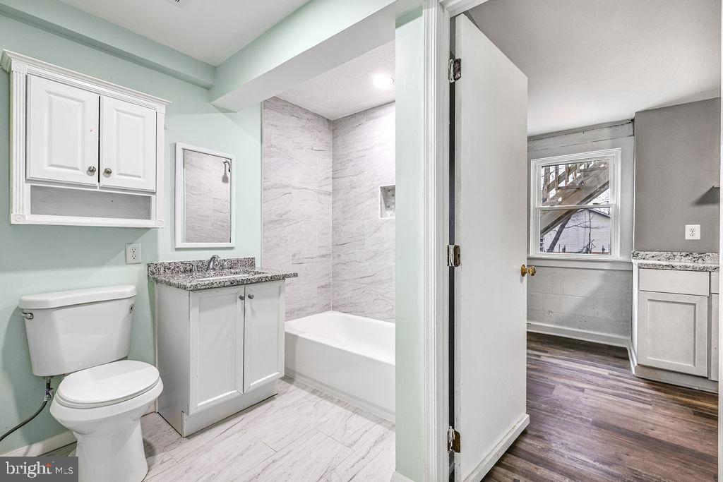 201 N GREENWAY AVENUE