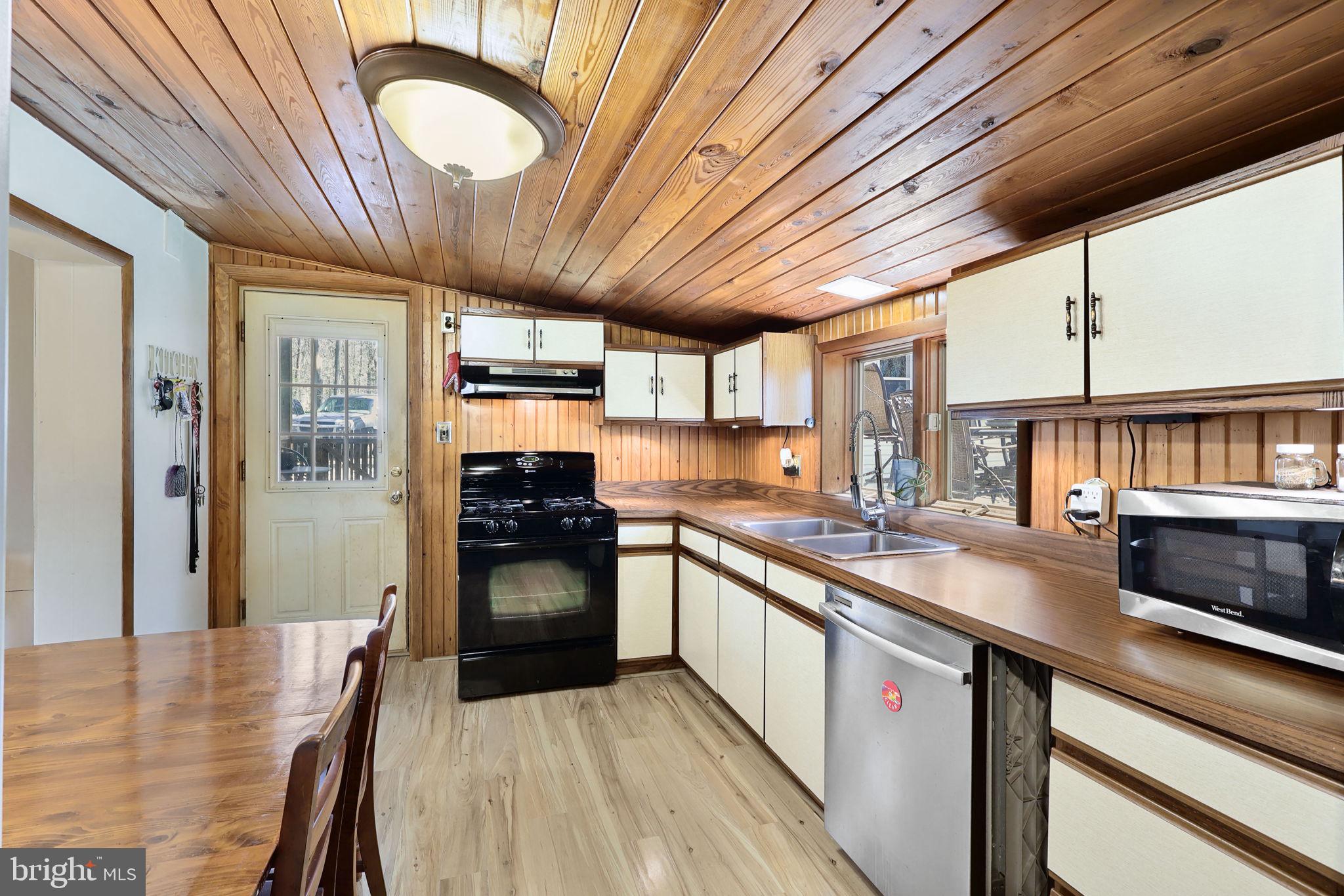 479 HEMLOCK LANE