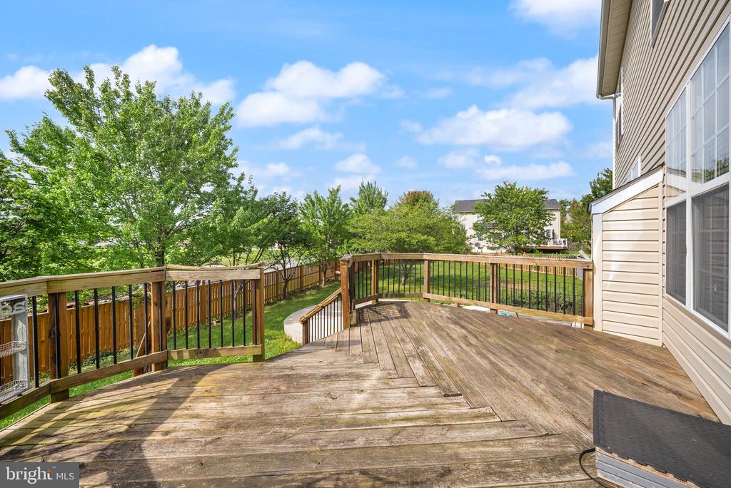 16 LITTEN COURT