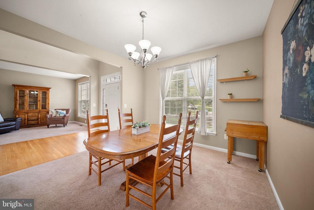 16 LITTEN COURT