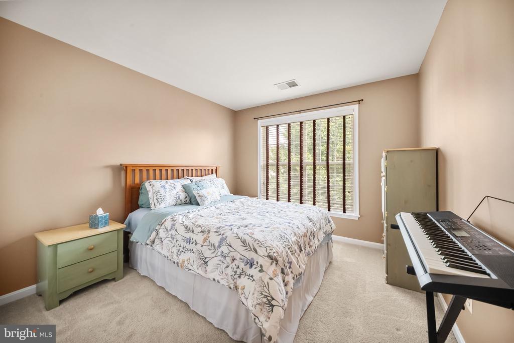 16 LITTEN COURT