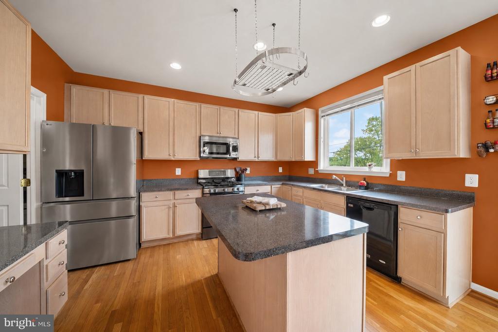 16 LITTEN COURT