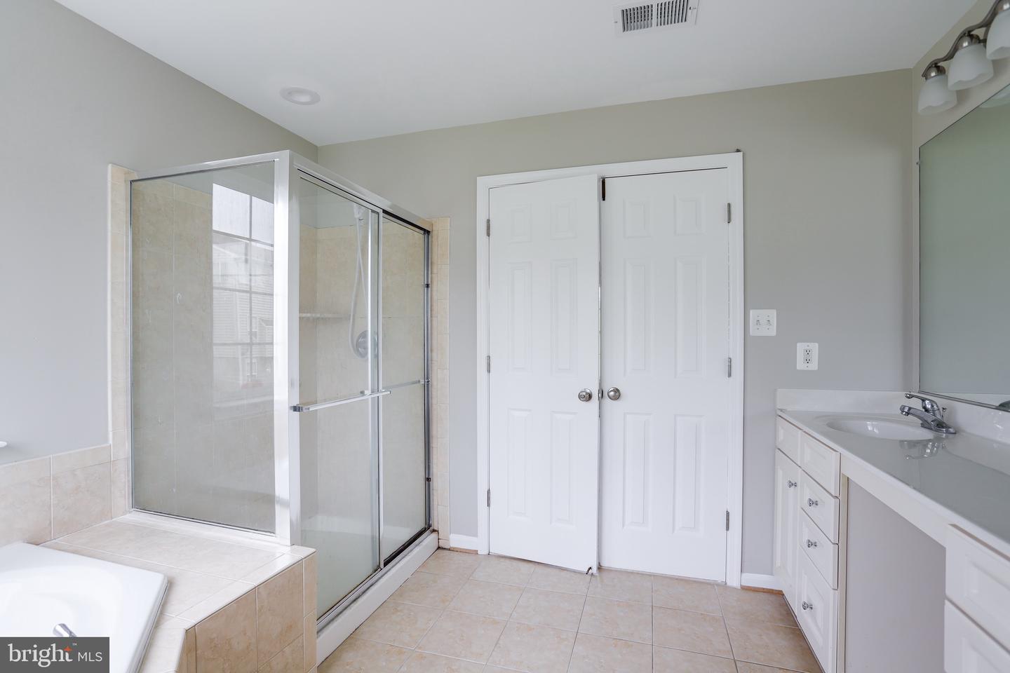 905 WOODCREST LOOP