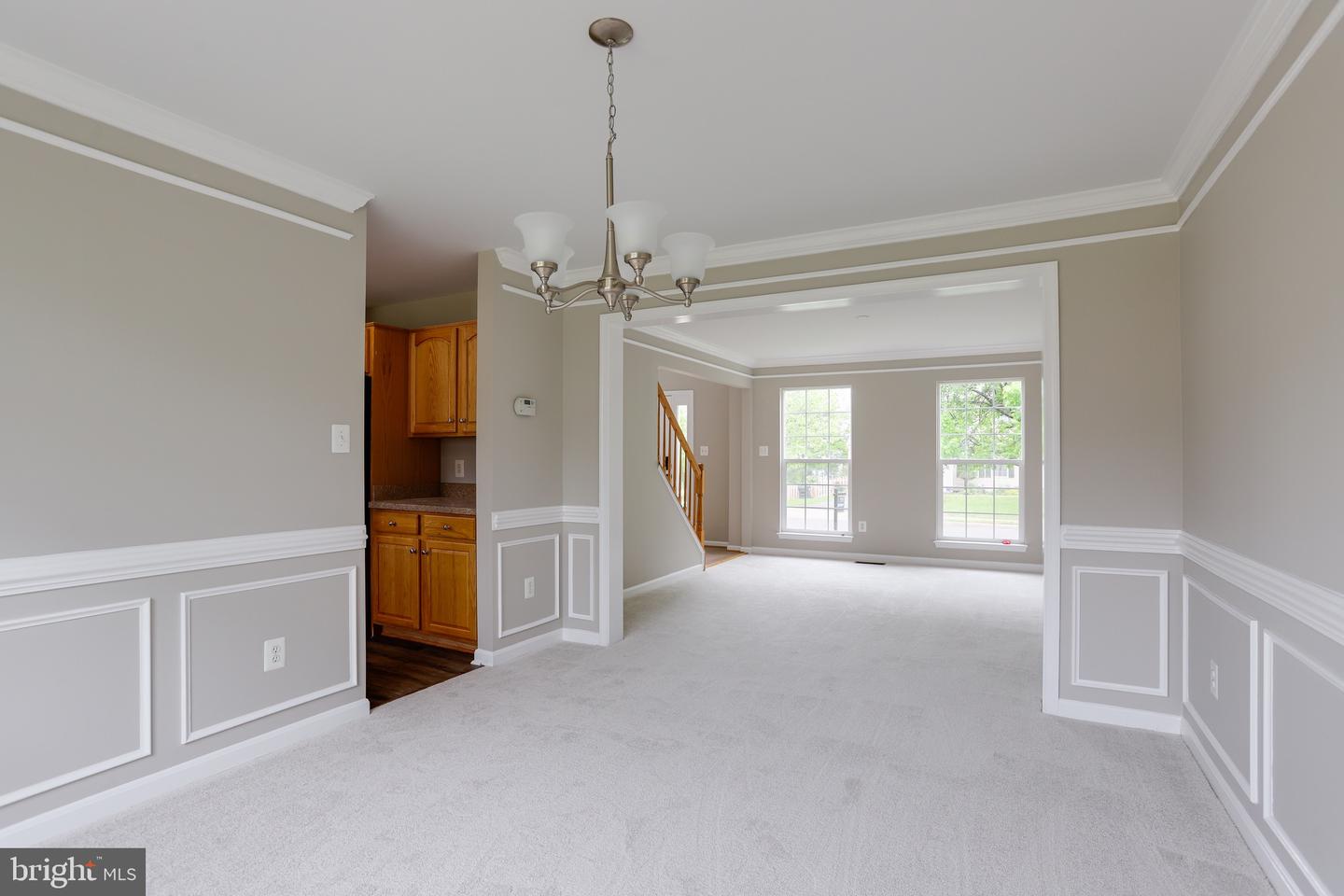 905 WOODCREST LOOP