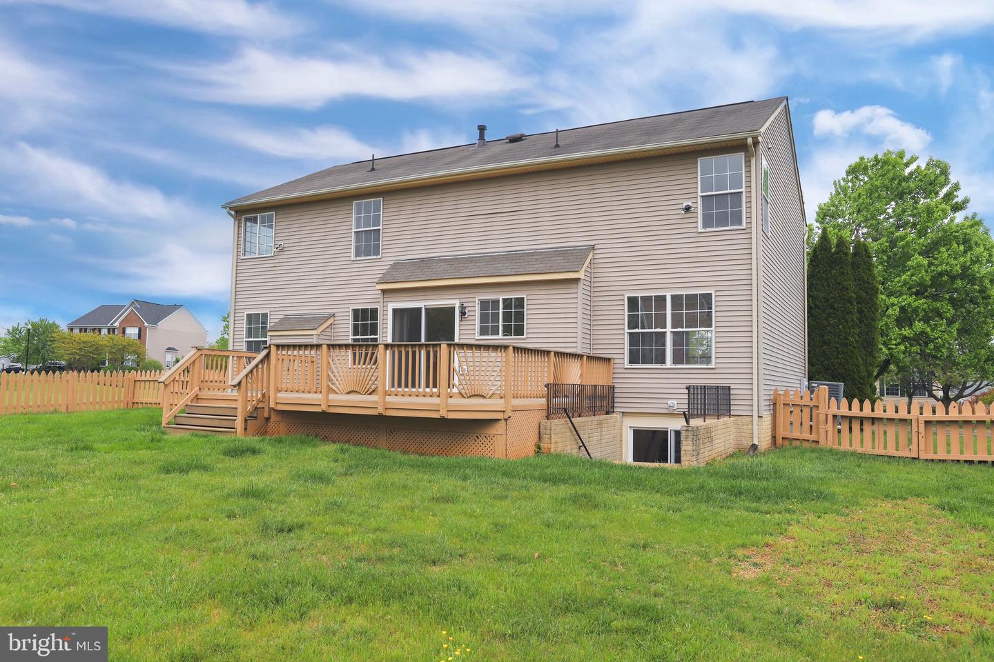 905 WOODCREST LOOP