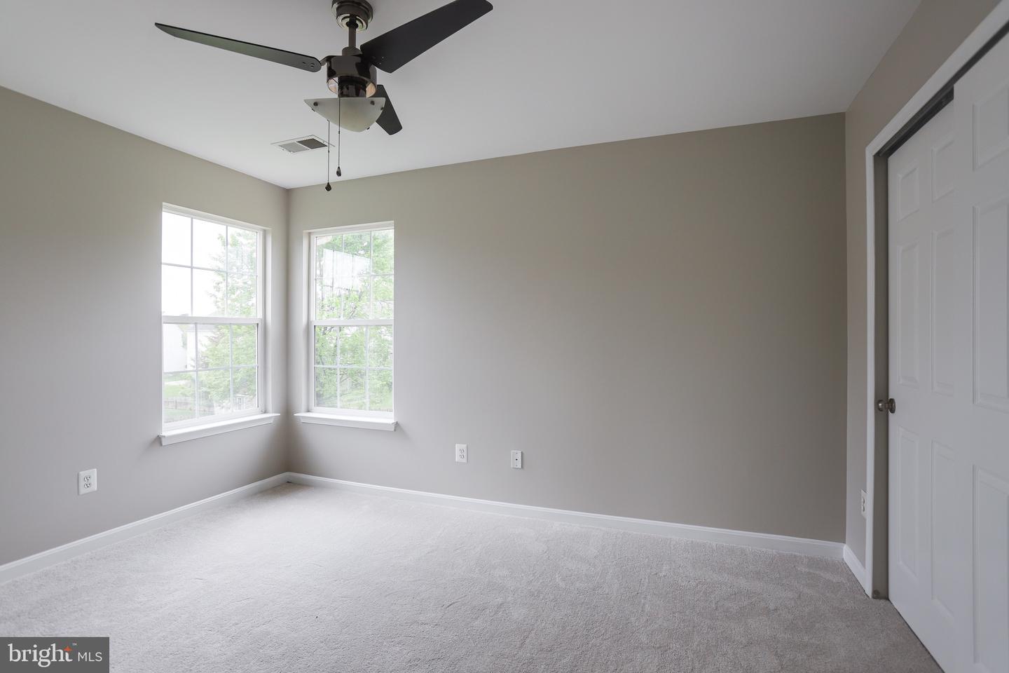 905 WOODCREST LOOP