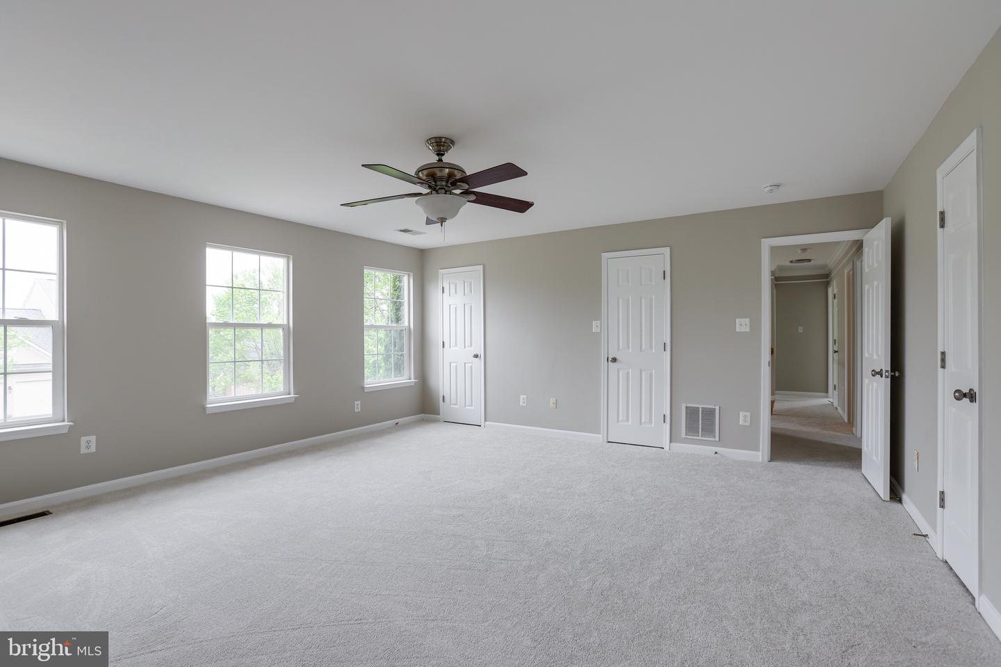 905 WOODCREST LOOP
