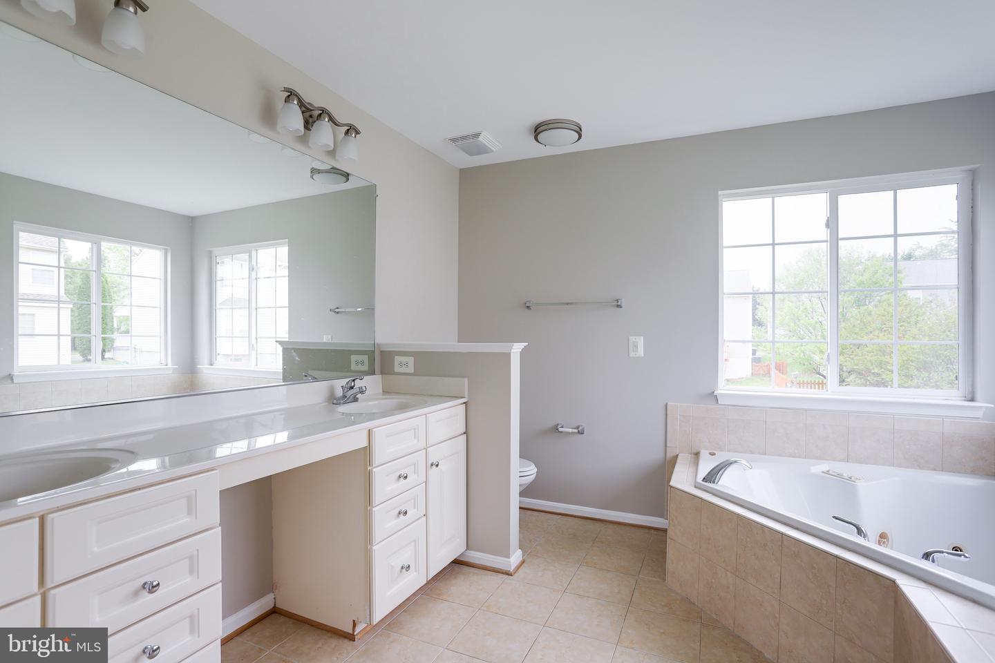 905 WOODCREST LOOP