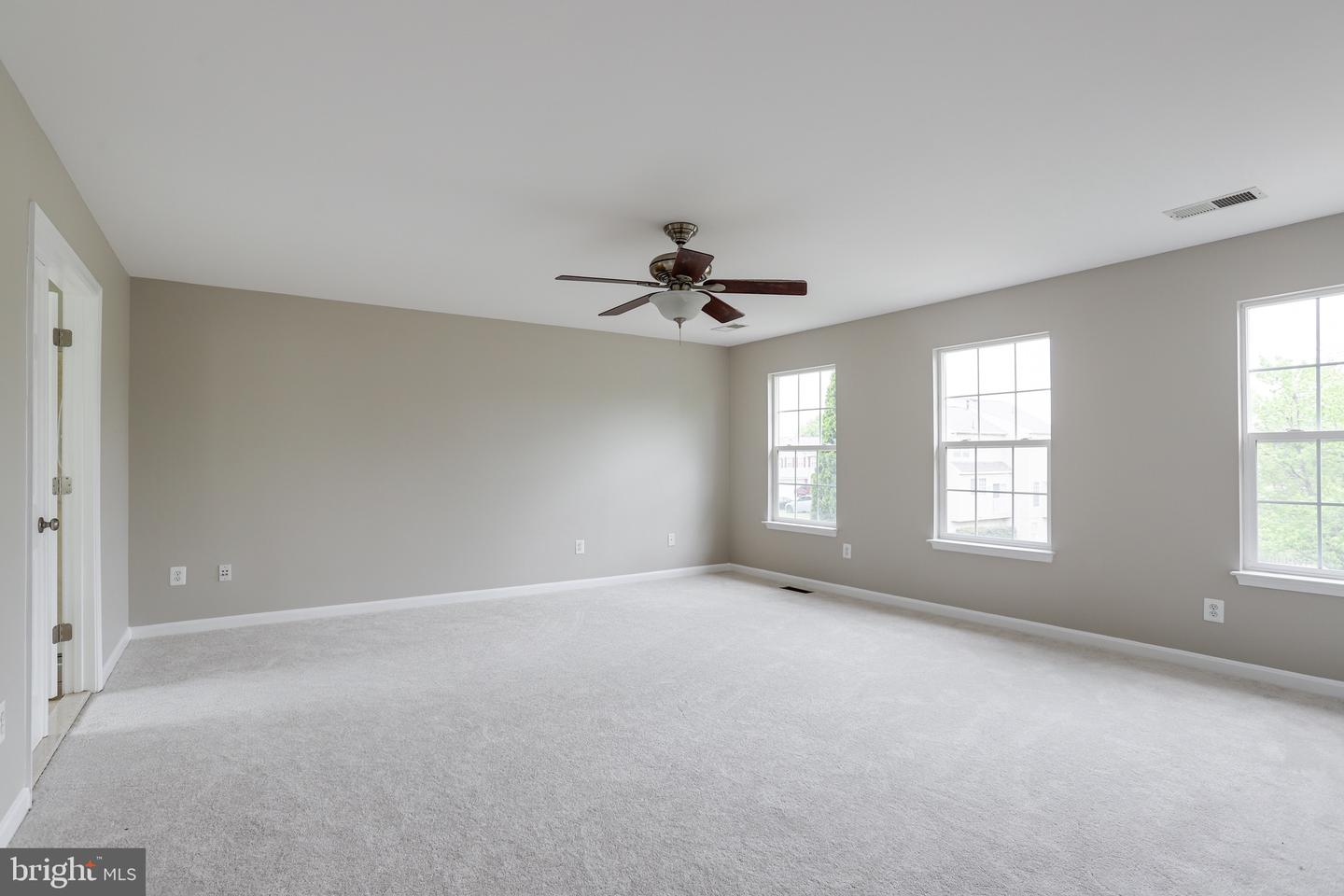 905 WOODCREST LOOP