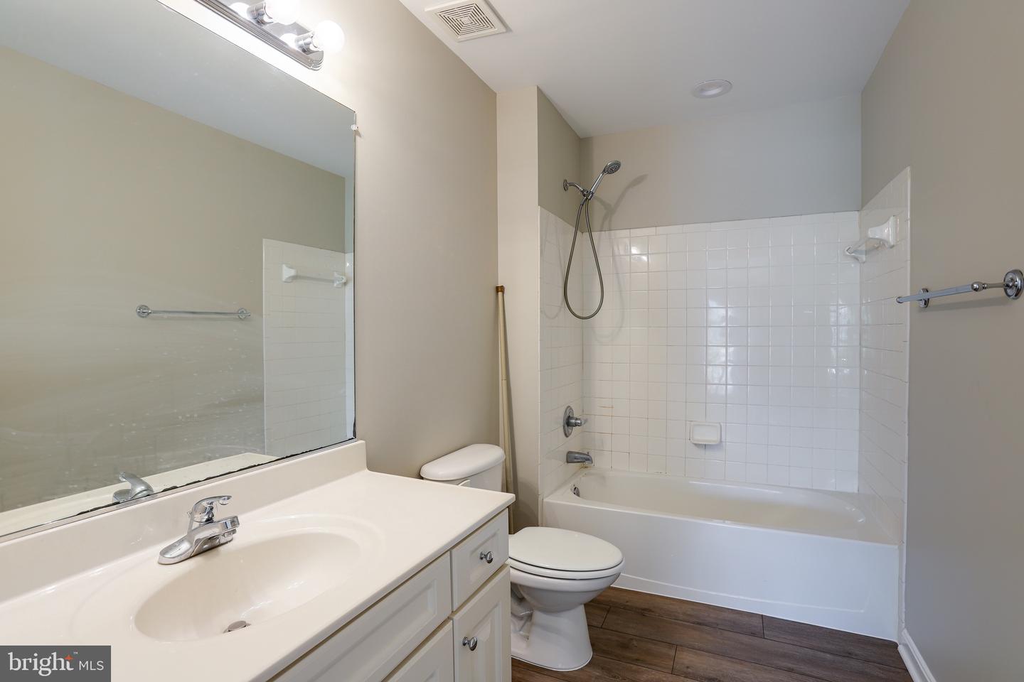 905 WOODCREST LOOP