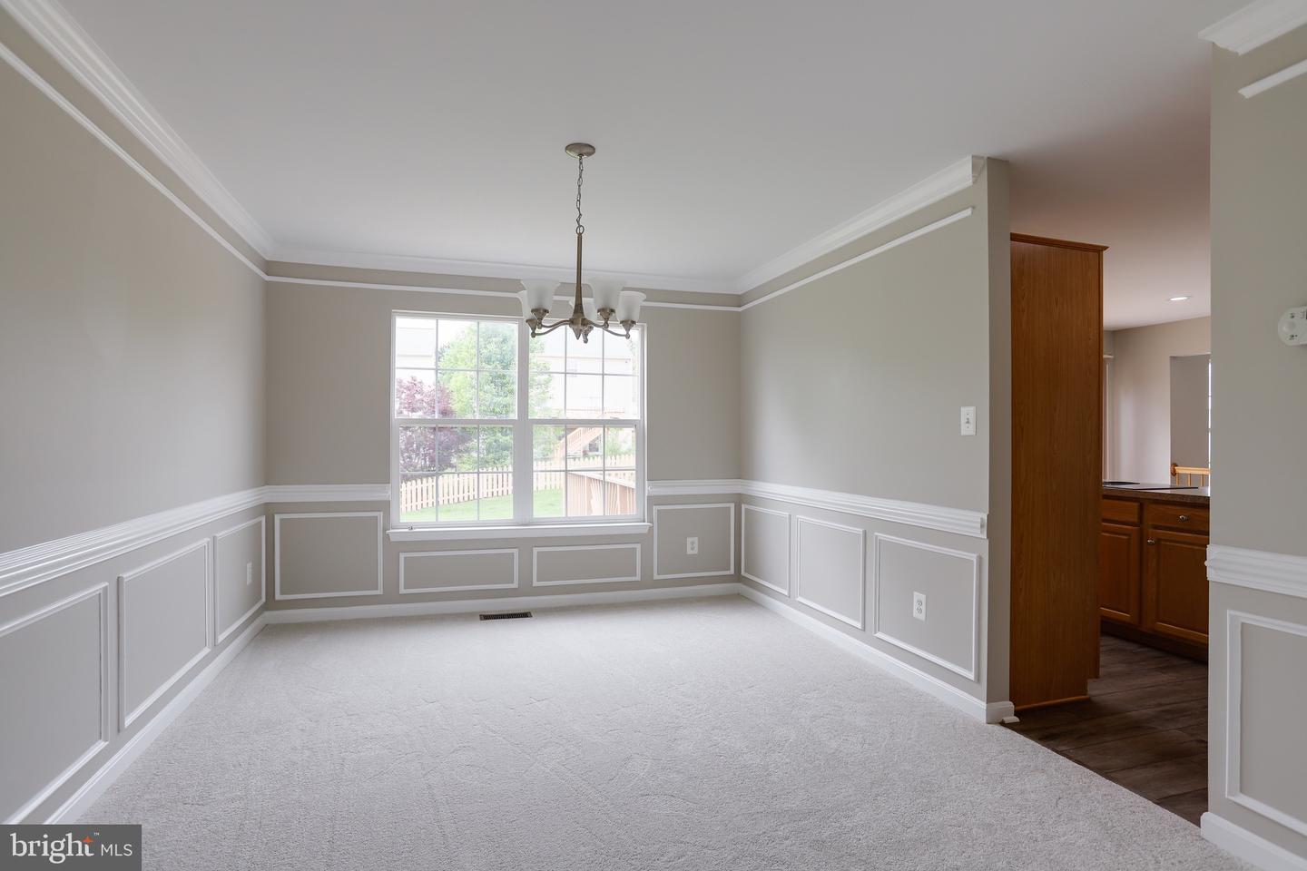 905 WOODCREST LOOP