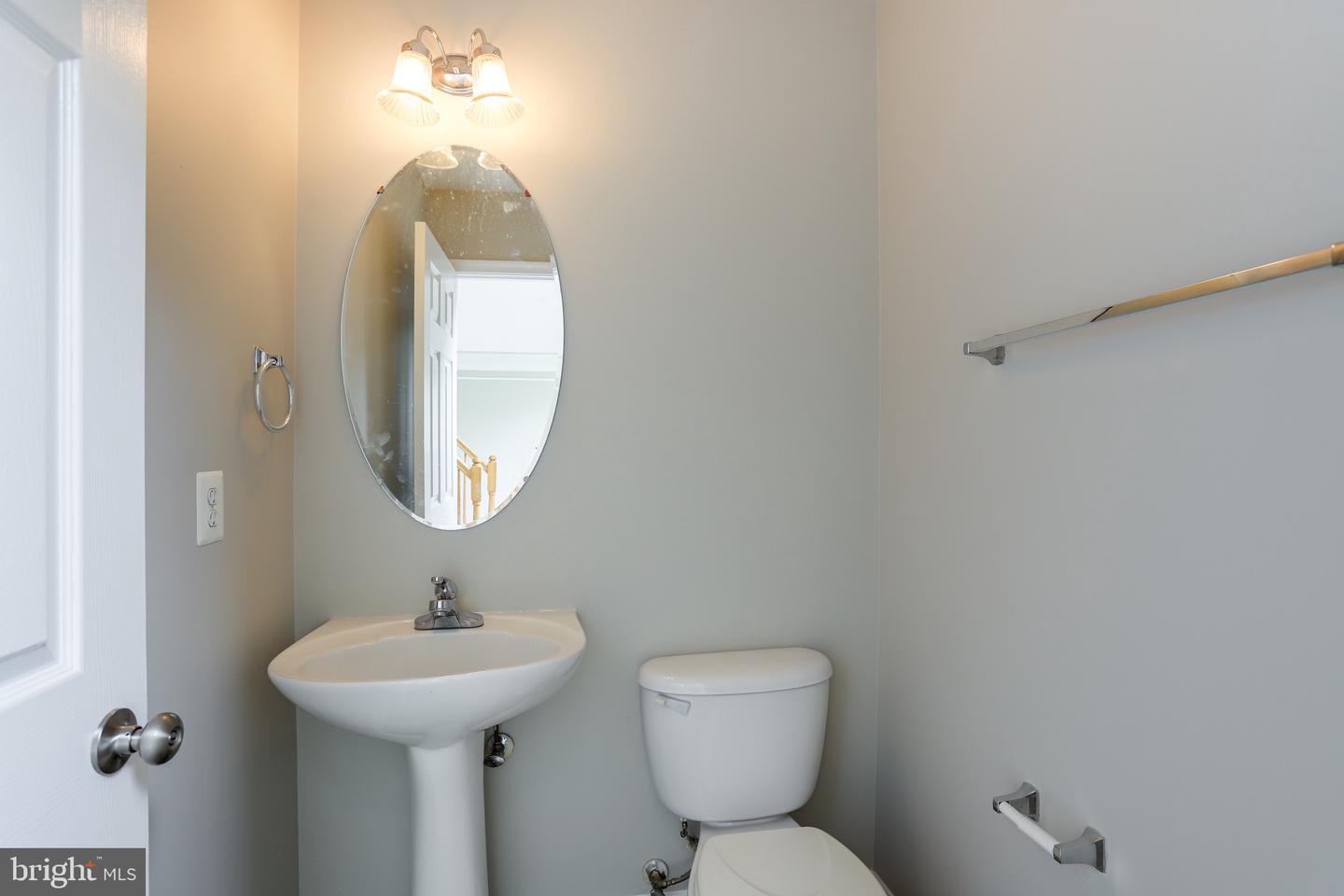 905 WOODCREST LOOP