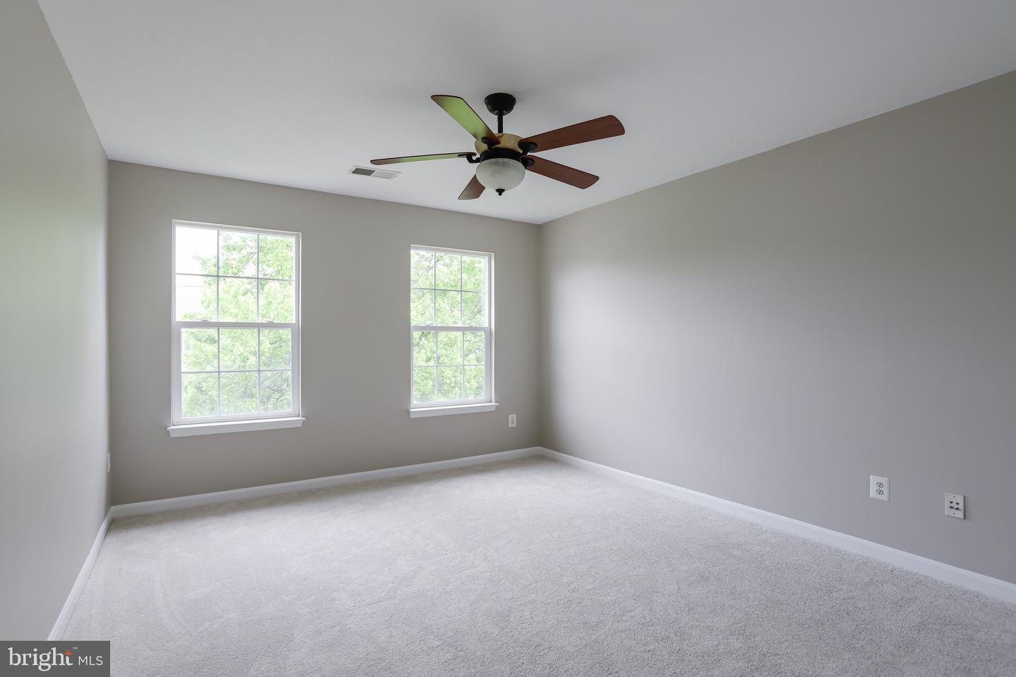 905 WOODCREST LOOP
