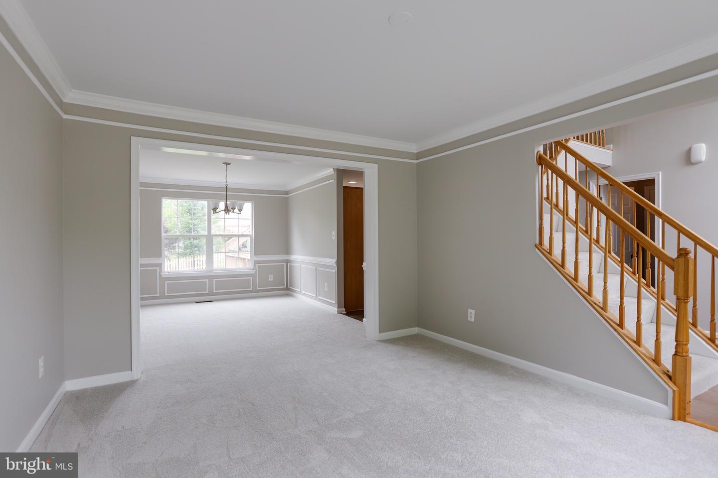 905 WOODCREST LOOP