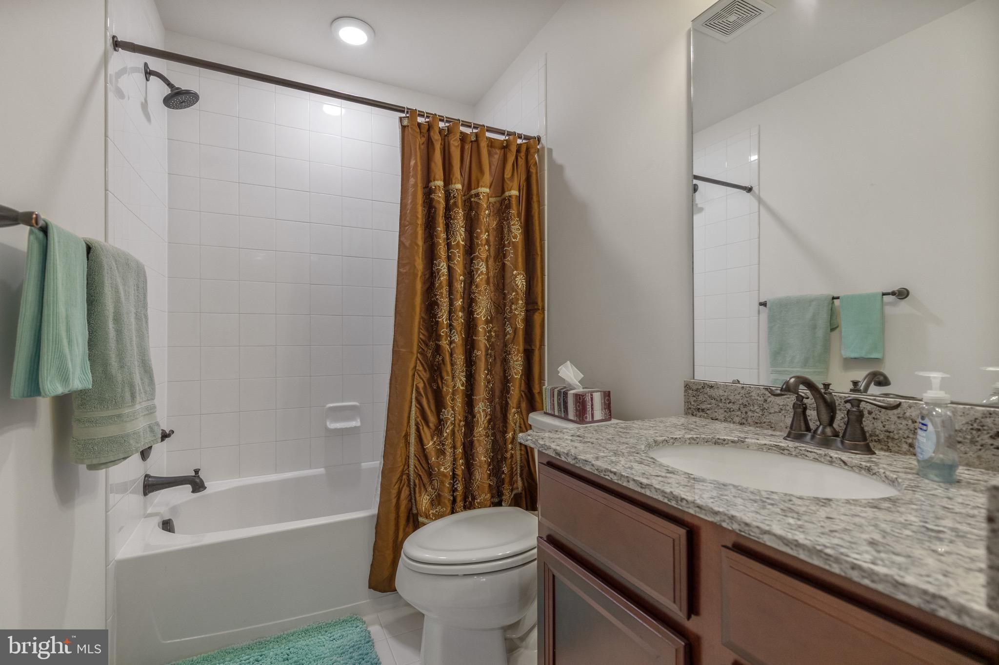 15058 North Ridge BOULEVARD