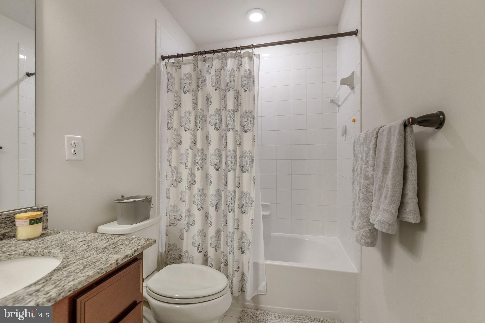 15058 North Ridge BOULEVARD