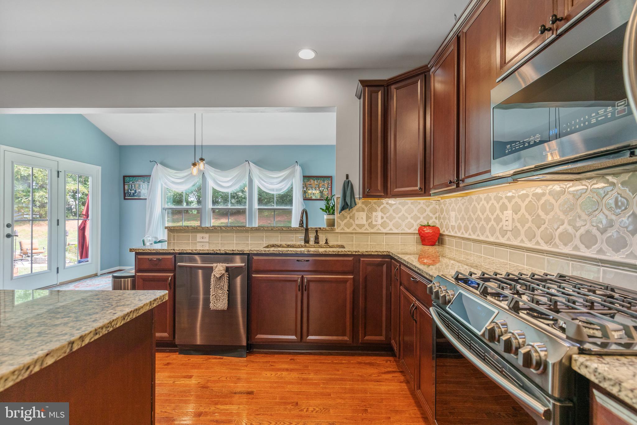 15058 North Ridge BOULEVARD