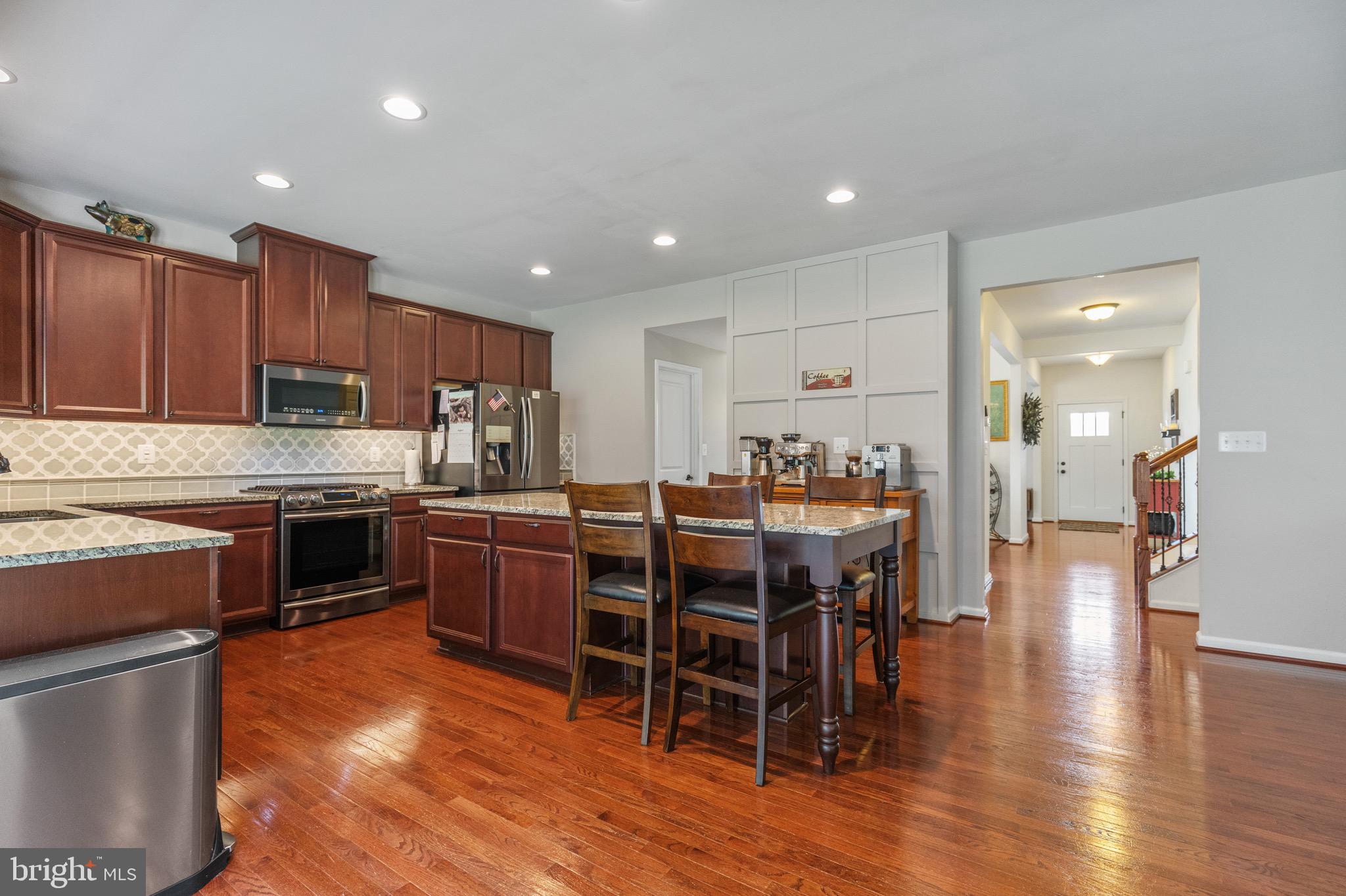 15058 North Ridge BOULEVARD